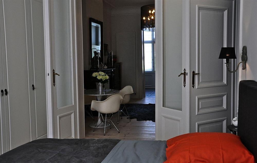 B&B Un Jardin En Ville Saint-Gilles Bagian luar foto
