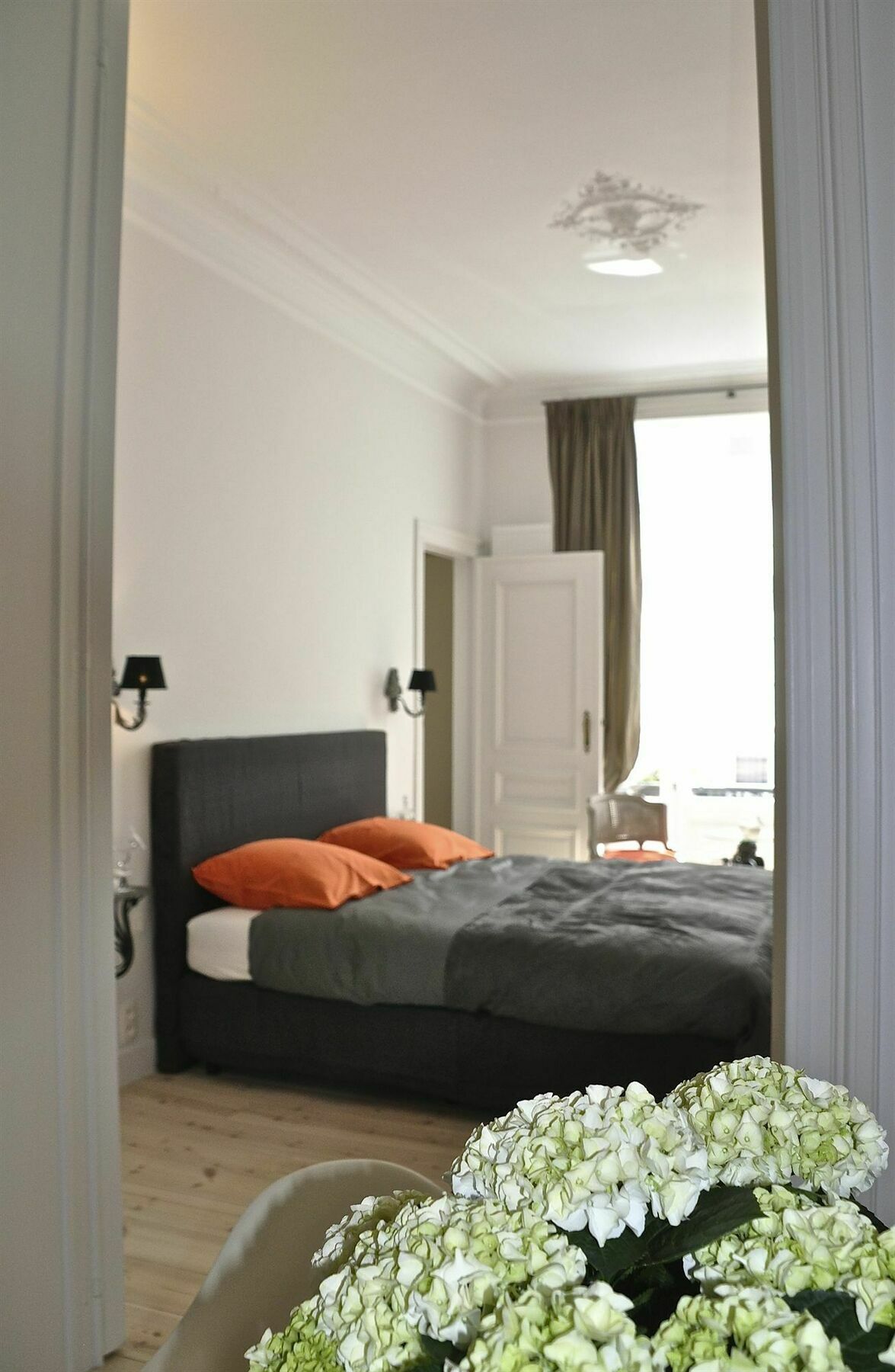 B&B Un Jardin En Ville Saint-Gilles Bagian luar foto